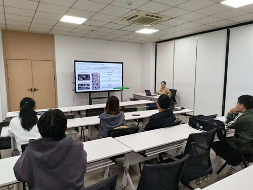 聚焦鴻蒙智聯(lián)場(chǎng)景，深化產(chǎn)教融合新篇——“智慧教育”工作室鴻蒙項(xiàng)目會(huì)議側(cè)記